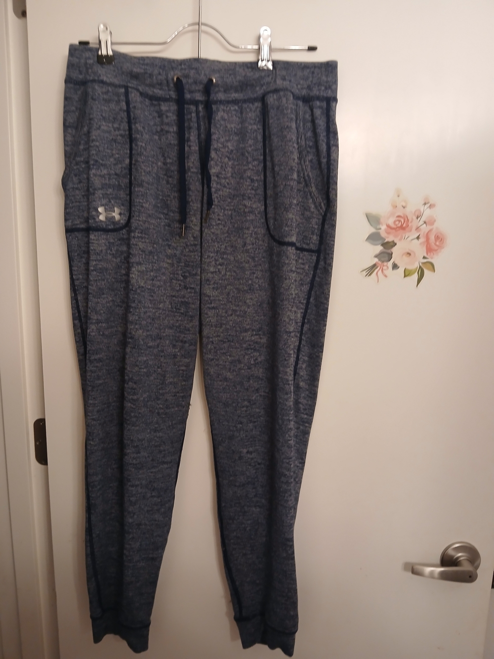 Under Armour Size Medium Women's Navy Drawstring Joggers